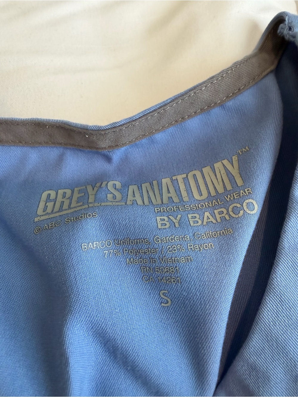 Grey’s Anatomy Scrub Set - Picture 2 of 3